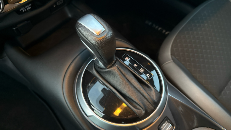 Nissan Juke 1.0 DiG-T 114 N-Connecta 5dr DCT Petrol Hatchback